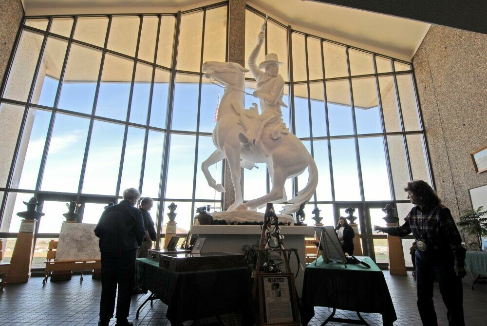 High Plains Western Heritage Center, Spearfish, Great 8, Horse Statue 