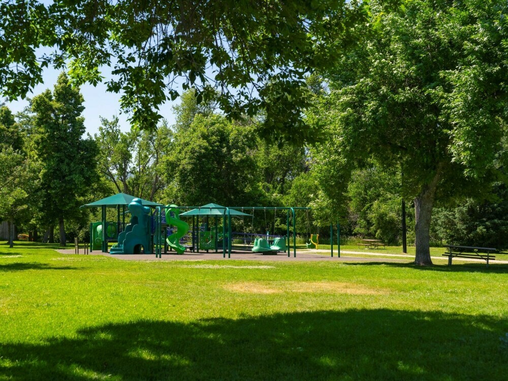 Salem Park, Wide-View